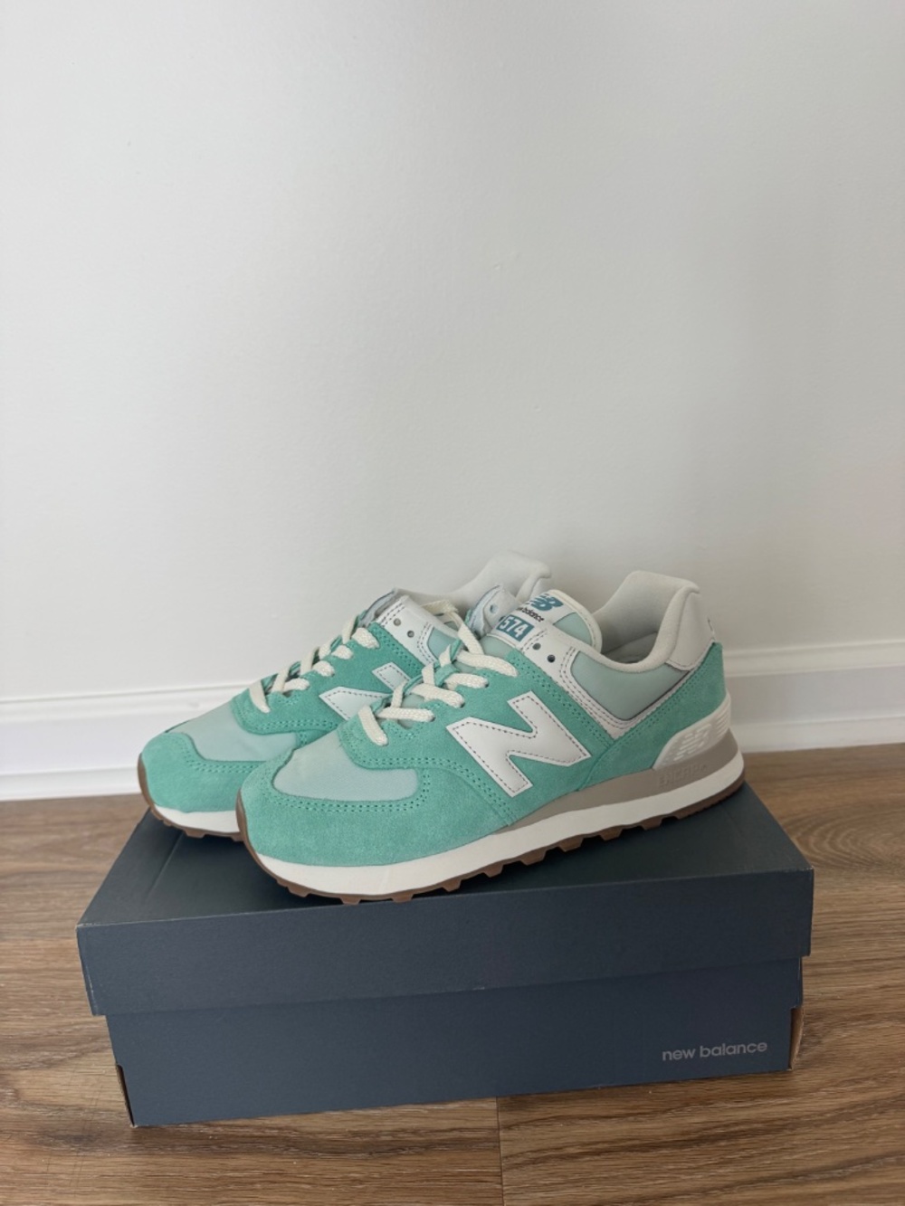 New Balance 574 "Mint/White" Unisex Shoe - Picture 2 of 3
